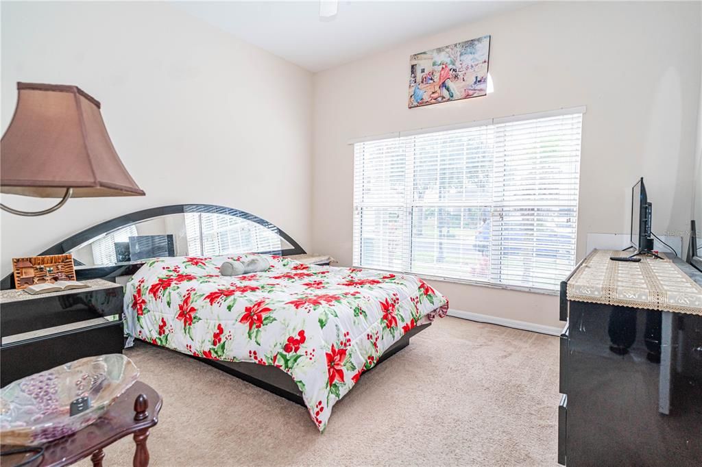 For Sale: $335,000 (3 beds, 2 baths, 1963 Square Feet)