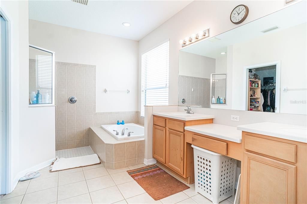 For Sale: $335,000 (3 beds, 2 baths, 1963 Square Feet)