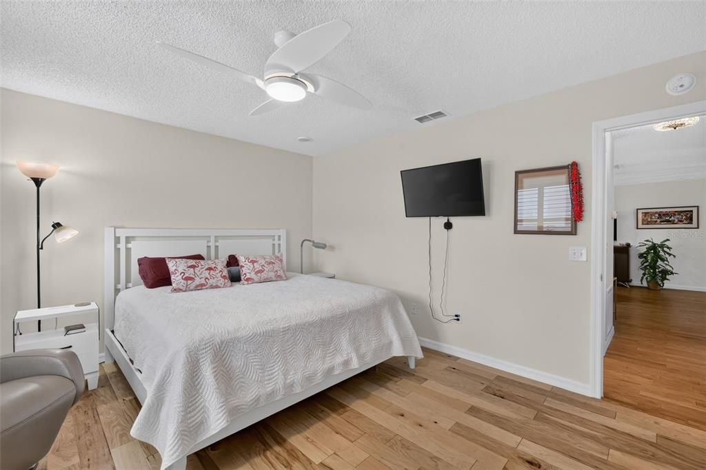 For Sale: $355,000 (2 beds, 2 baths, 1452 Square Feet)