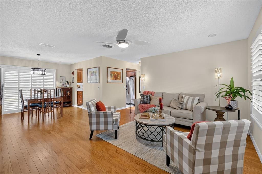 For Sale: $355,000 (2 beds, 2 baths, 1452 Square Feet)
