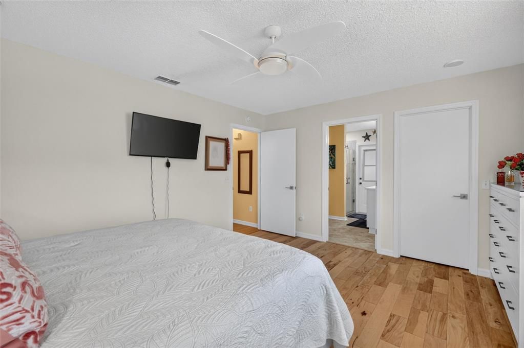 For Sale: $355,000 (2 beds, 2 baths, 1452 Square Feet)