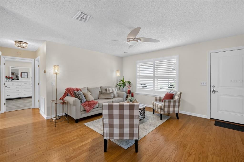For Sale: $355,000 (2 beds, 2 baths, 1452 Square Feet)
