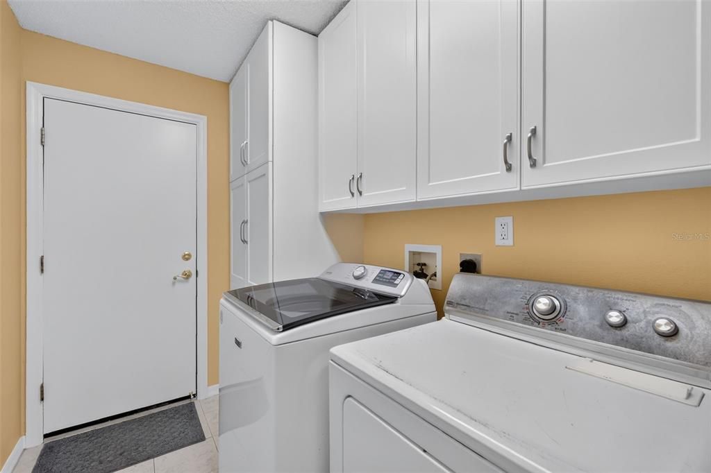 For Sale: $355,000 (2 beds, 2 baths, 1452 Square Feet)