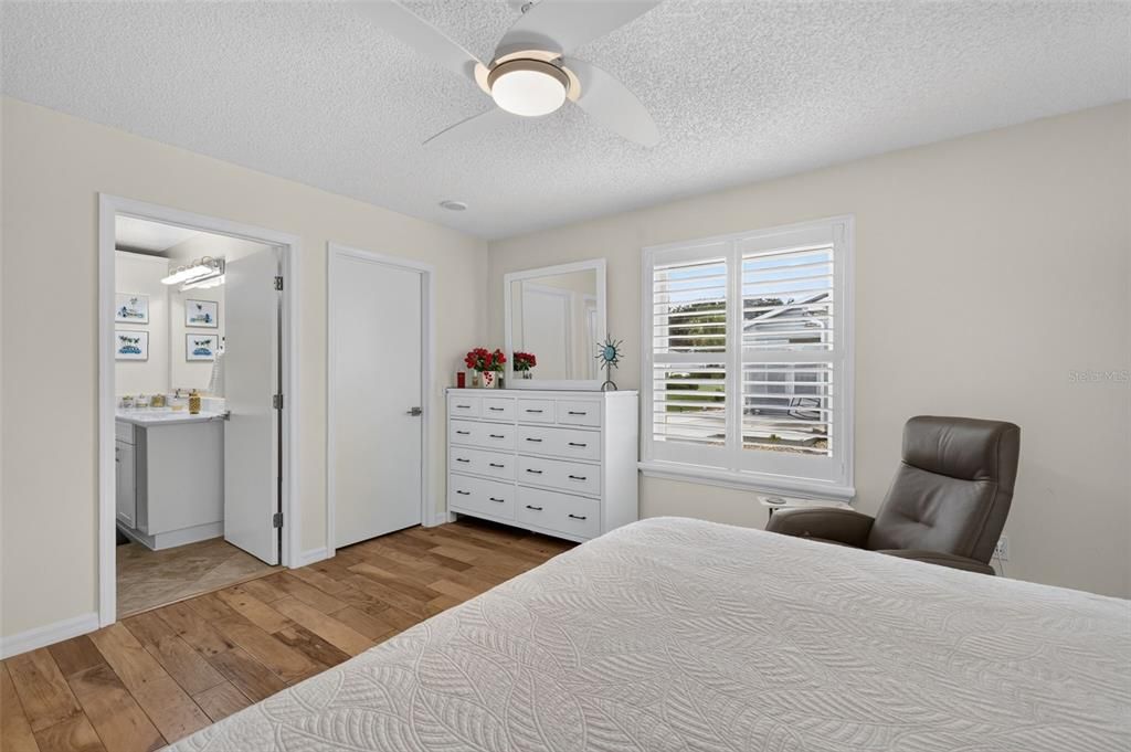 For Sale: $355,000 (2 beds, 2 baths, 1452 Square Feet)