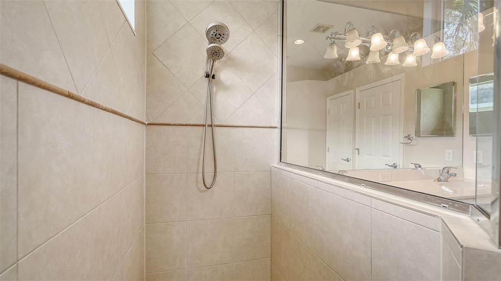 En Venta: $399,000 (3 camas, 2 baños, 1636 Pies cuadrados)