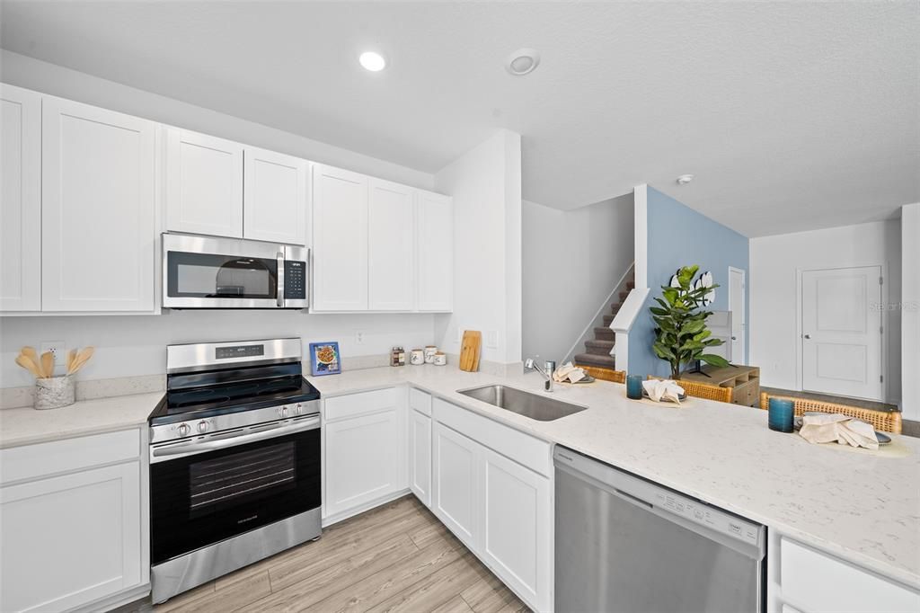 For Rent: $1,800 (3 beds, 2 baths, 1708 Square Feet)