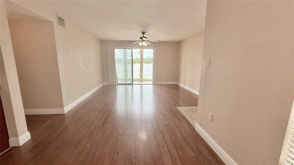 For Rent: $1,650 (2 beds, 2 baths, 1002 Square Feet)
