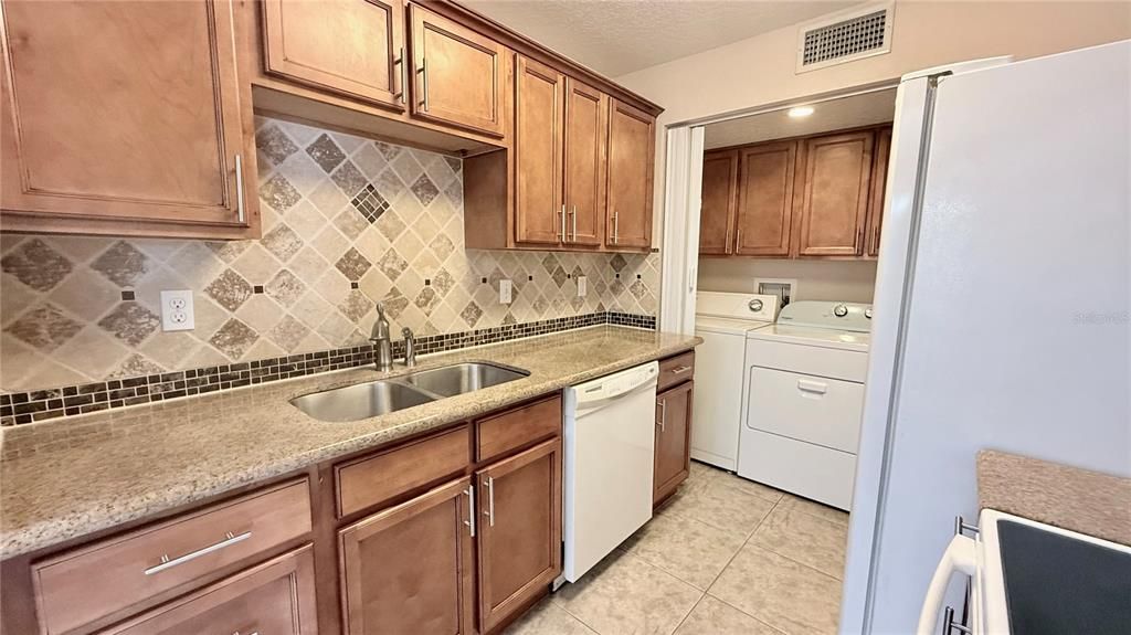 For Rent: $1,650 (2 beds, 2 baths, 1002 Square Feet)