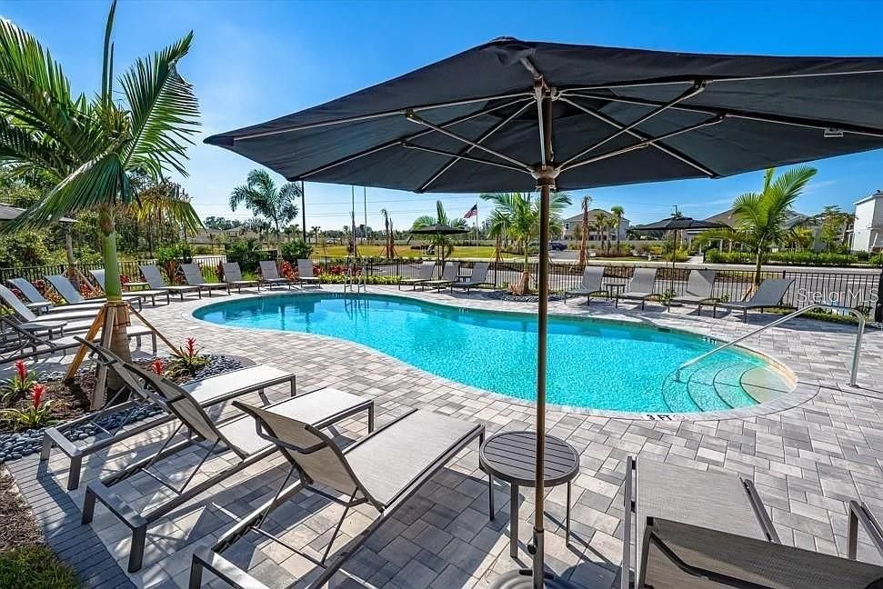 For Rent: $2,650 (3 beds, 2 baths, 1404 Square Feet)