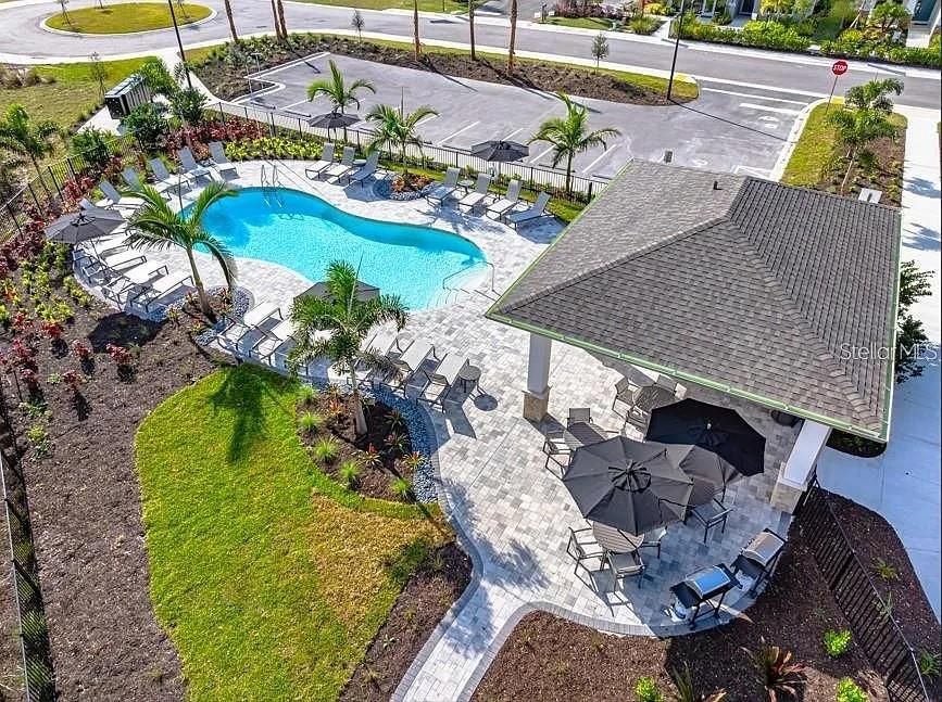 For Rent: $2,650 (3 beds, 2 baths, 1404 Square Feet)