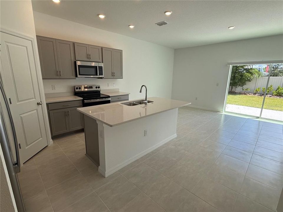 For Rent: $2,650 (3 beds, 2 baths, 1404 Square Feet)