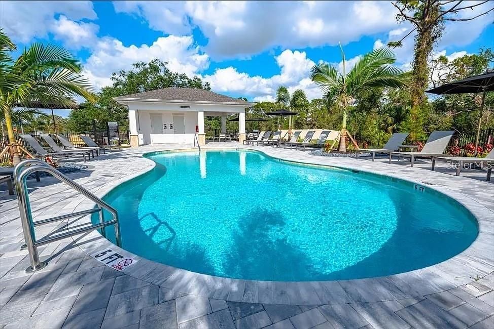 For Rent: $2,650 (3 beds, 2 baths, 1404 Square Feet)
