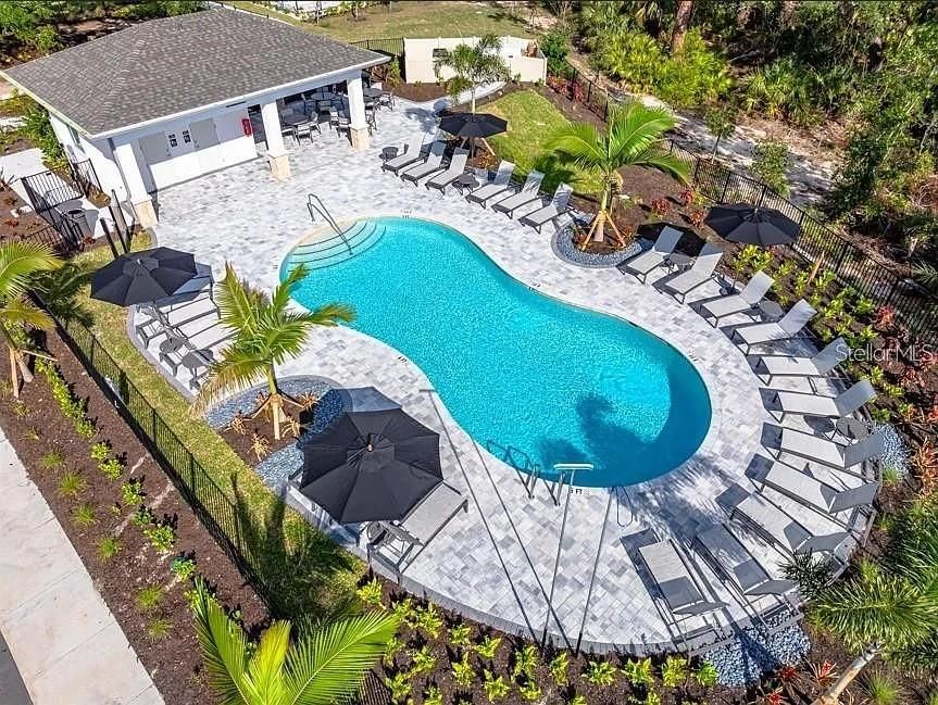 For Rent: $2,650 (3 beds, 2 baths, 1404 Square Feet)