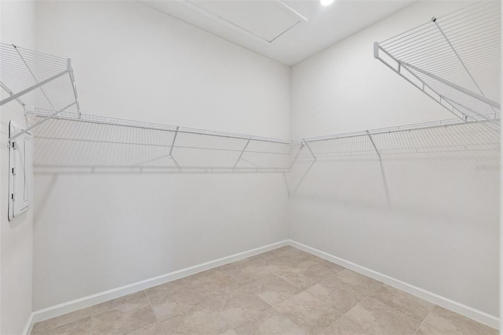 For Sale: $350,000 (3 beds, 2 baths, 1721 Square Feet)