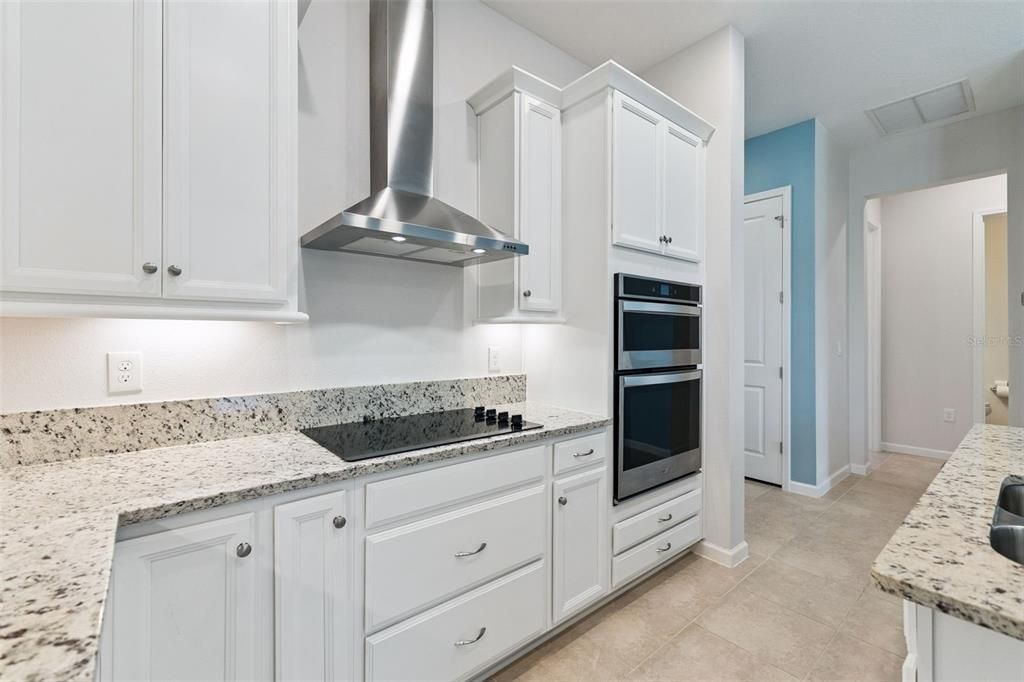 For Sale: $350,000 (3 beds, 2 baths, 1721 Square Feet)