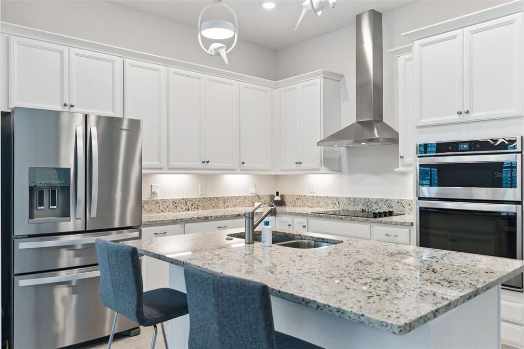 For Sale: $350,000 (3 beds, 2 baths, 1721 Square Feet)