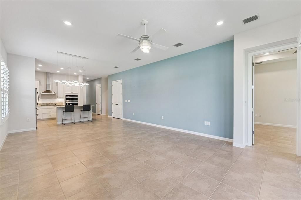 For Sale: $350,000 (3 beds, 2 baths, 1721 Square Feet)