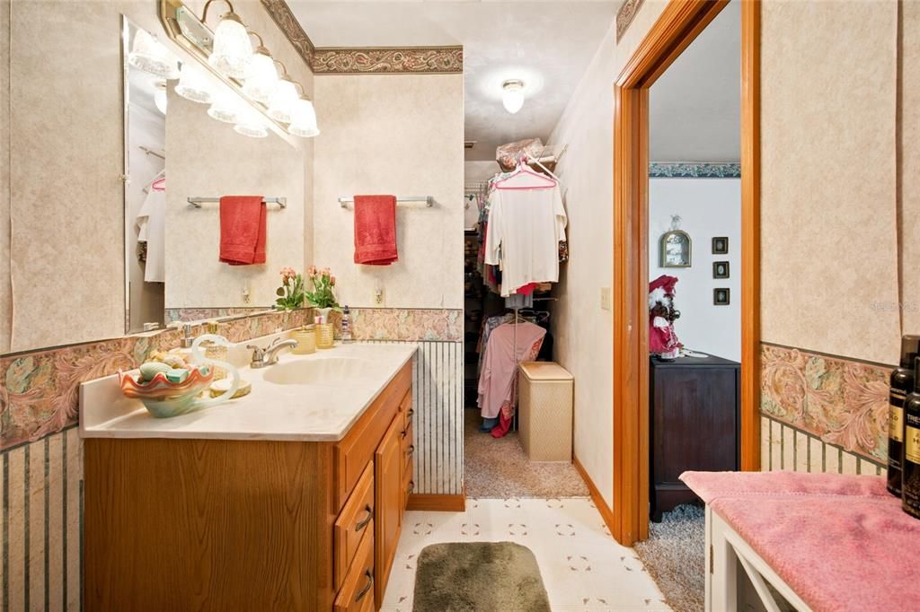 На продажу: $259,999 (3 спален, 2 ванн, 1567 Квадратных фут)