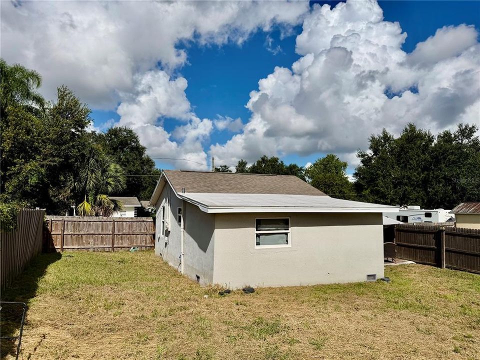 For Sale: $225,000 (2 beds, 1 baths, 704 Square Feet)