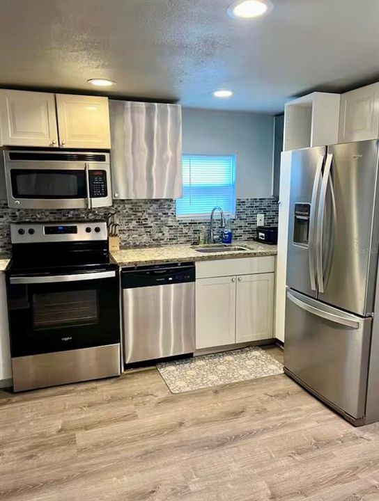 For Sale: $225,000 (2 beds, 1 baths, 704 Square Feet)