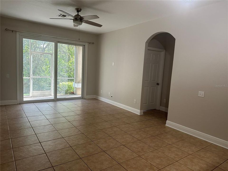 En Venta: $235,000 (3 camas, 2 baños, 1208 Pies cuadrados)