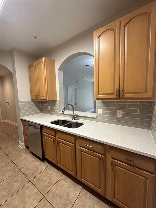 En Venta: $235,000 (3 camas, 2 baños, 1208 Pies cuadrados)