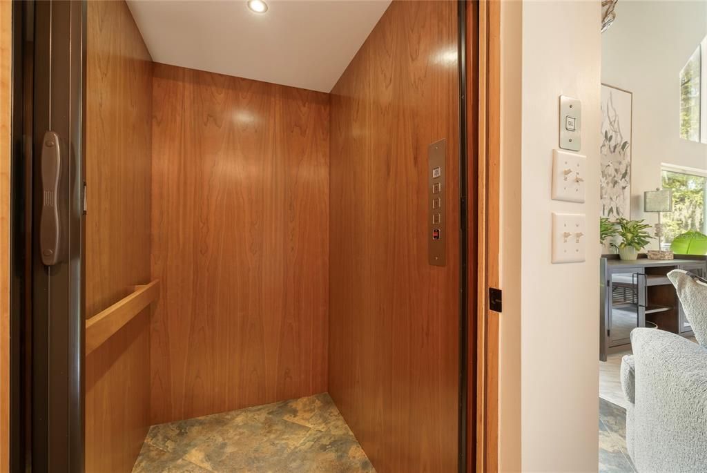 En Venta: $1,280,000 (3 camas, 4 baños, 2141 Pies cuadrados)