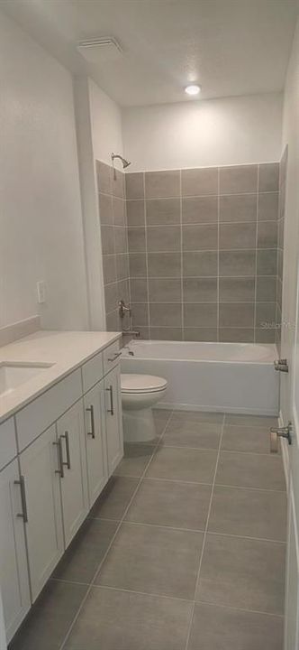 En Renta: $3,000 (4 camas, 3 baños, 2462 Pies cuadrados)