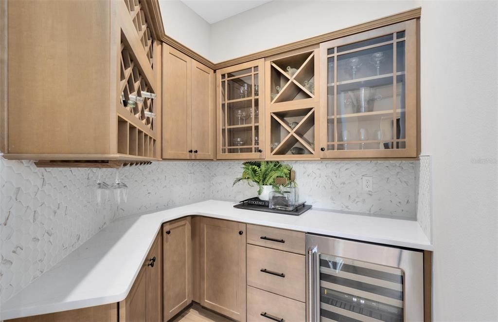 En Venta: $1,350,000 (5 camas, 5 baños, 4525 Pies cuadrados)