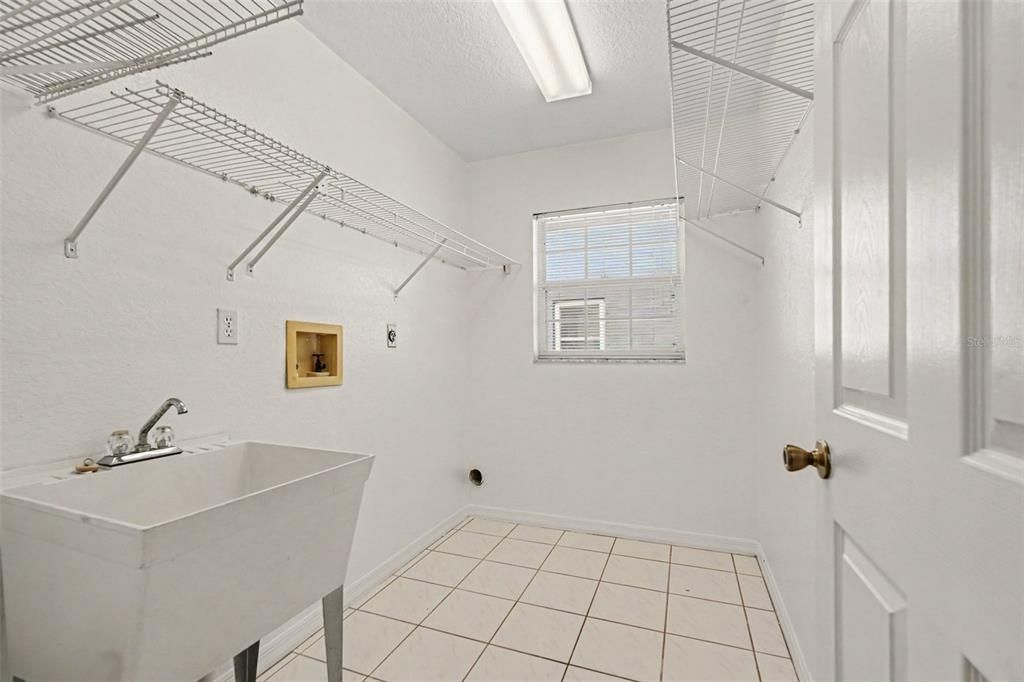 For Rent: $3,500 (3 beds, 2 baths, 2131 Square Feet)