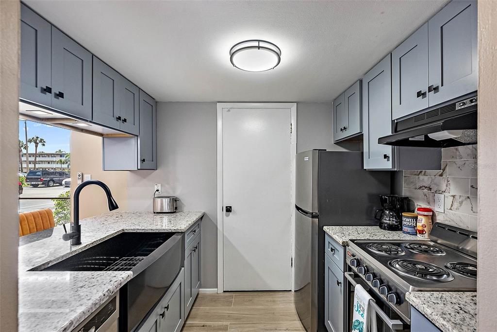 For Rent: $1,495 (1 beds, 1 baths, 415 Square Feet)