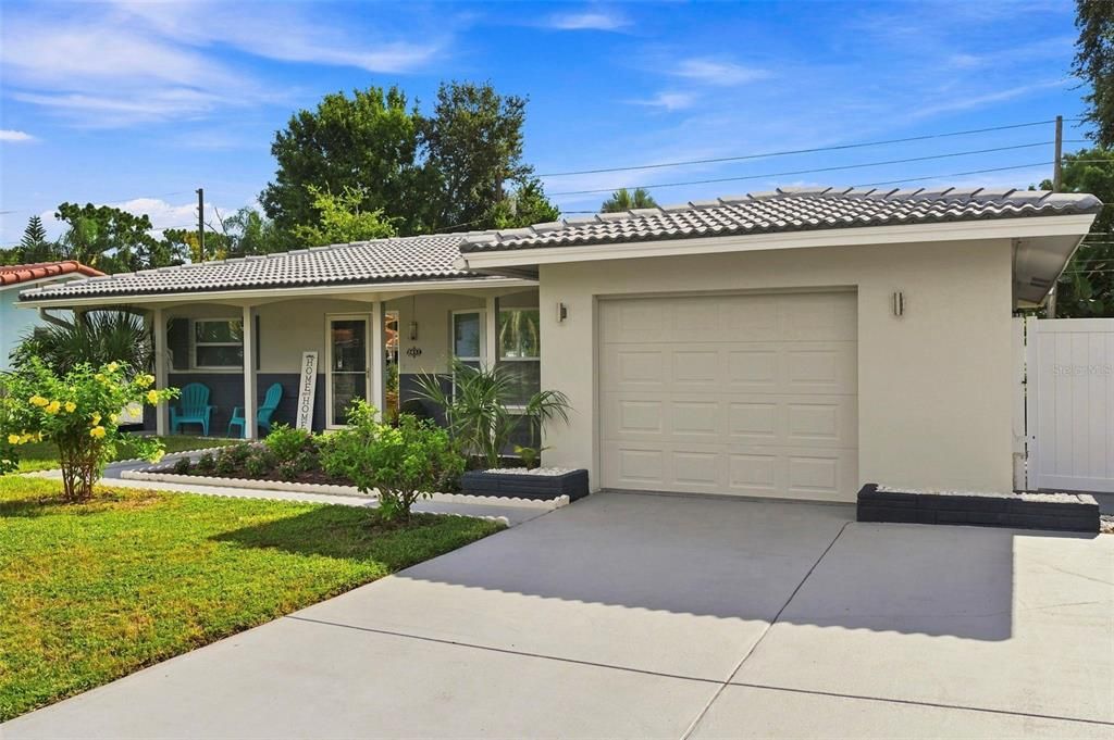 For Sale: $420,000 (3 beds, 2 baths, 1416 Square Feet)