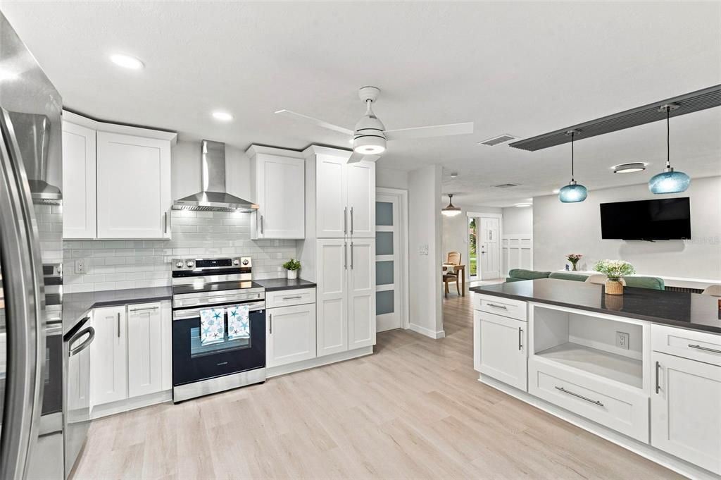 For Sale: $420,000 (3 beds, 2 baths, 1416 Square Feet)
