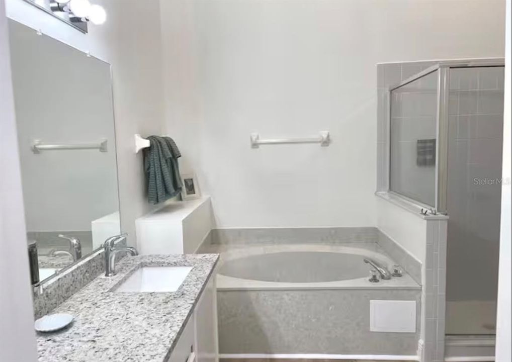 For Sale: $405,999 (4 beds, 2 baths, 1921 Square Feet)