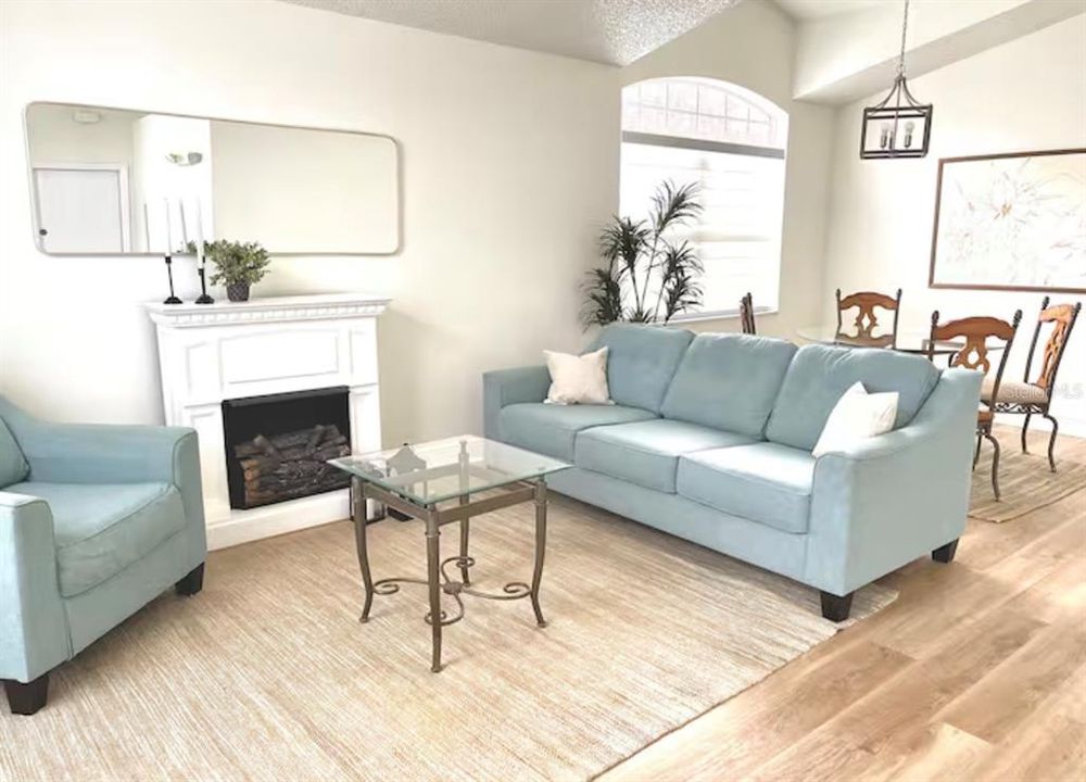 For Sale: $405,999 (4 beds, 2 baths, 1921 Square Feet)