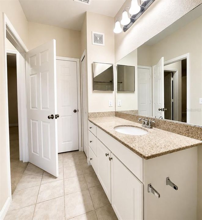 For Rent: $1,695 (1 beds, 1 baths, 838 Square Feet)