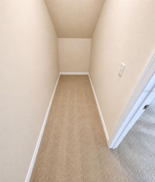 For Rent: $1,695 (1 beds, 1 baths, 838 Square Feet)