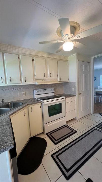 En Venta: $169,500 (2 camas, 2 baños, 1208 Pies cuadrados)