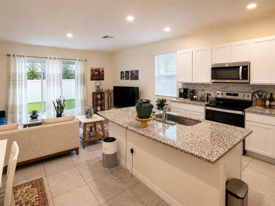 For Rent: $2,900 (3 beds, 2 baths, 1758 Square Feet)
