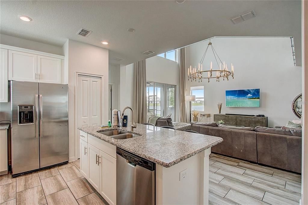 For Sale: $645,000 (5 beds, 5 baths, 3081 Square Feet)
