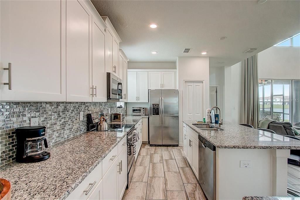 For Sale: $645,000 (5 beds, 5 baths, 3081 Square Feet)