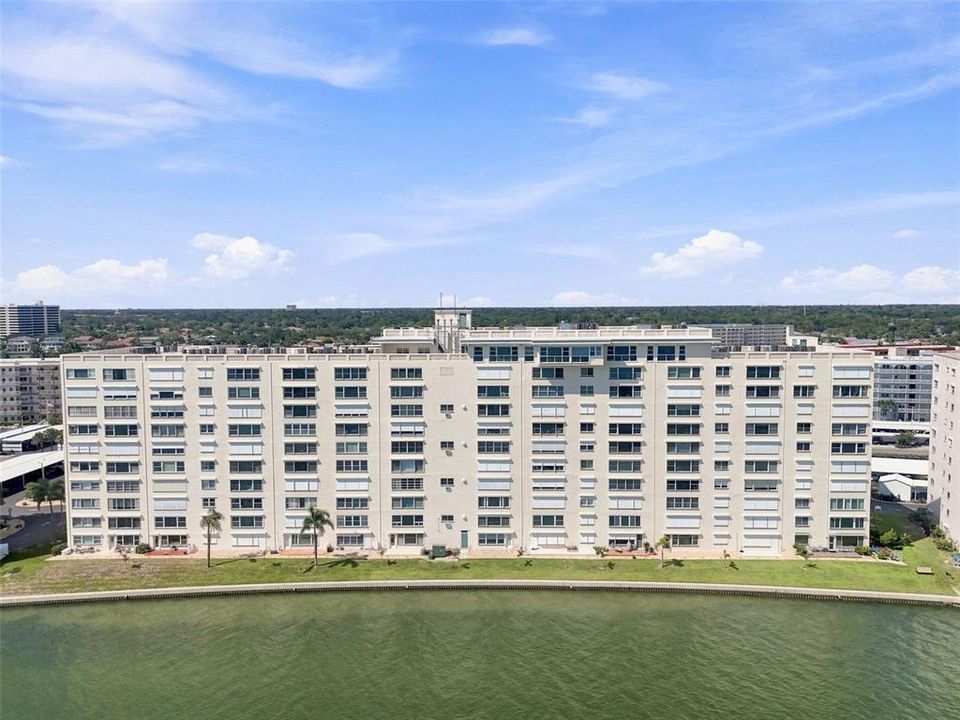 合同活跃: $225,000 (2 贝兹, 2 浴室, 1450 平方英尺)