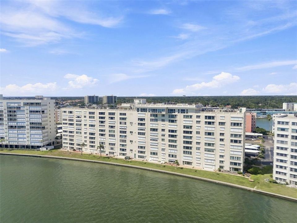 合同活跃: $225,000 (2 贝兹, 2 浴室, 1450 平方英尺)