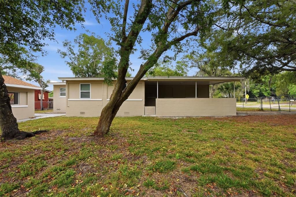 For Sale: $244,900 (5 beds, 2 baths, 2258 Square Feet)