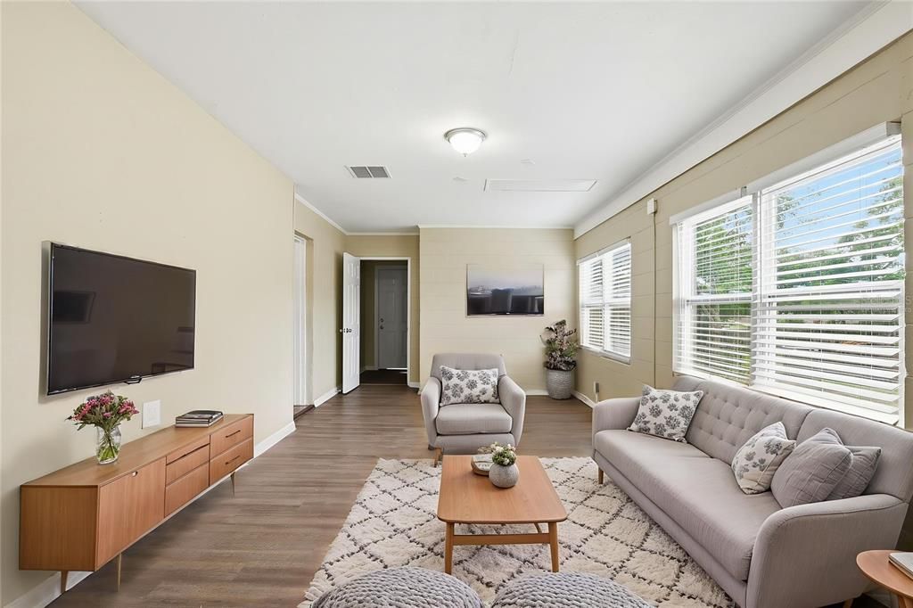 For Sale: $244,900 (5 beds, 2 baths, 2258 Square Feet)