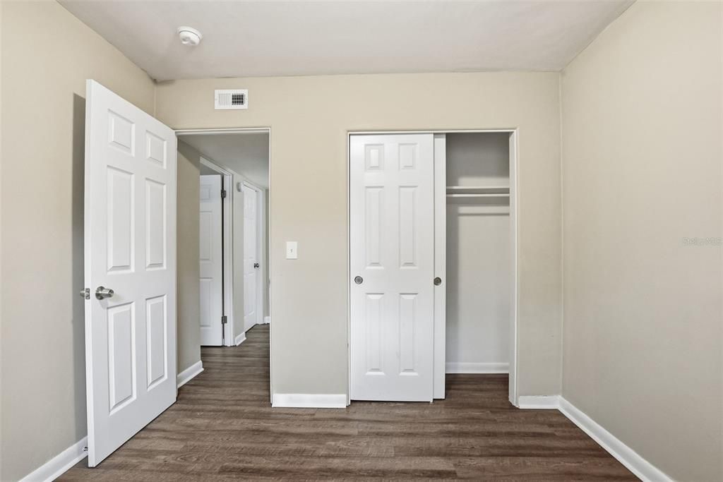 For Sale: $244,900 (5 beds, 2 baths, 2258 Square Feet)
