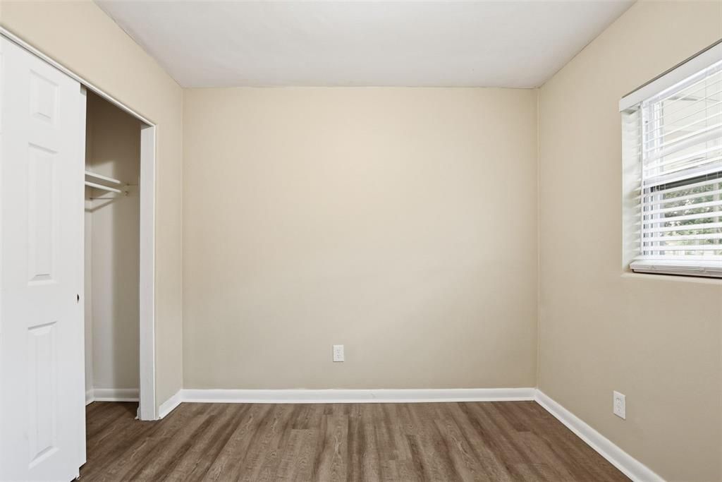 For Sale: $244,900 (5 beds, 2 baths, 2258 Square Feet)