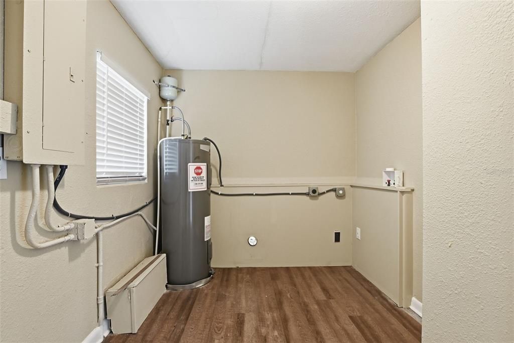 For Sale: $244,900 (5 beds, 2 baths, 2258 Square Feet)