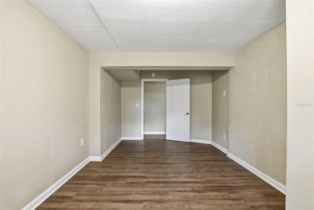 For Sale: $244,900 (5 beds, 2 baths, 2258 Square Feet)