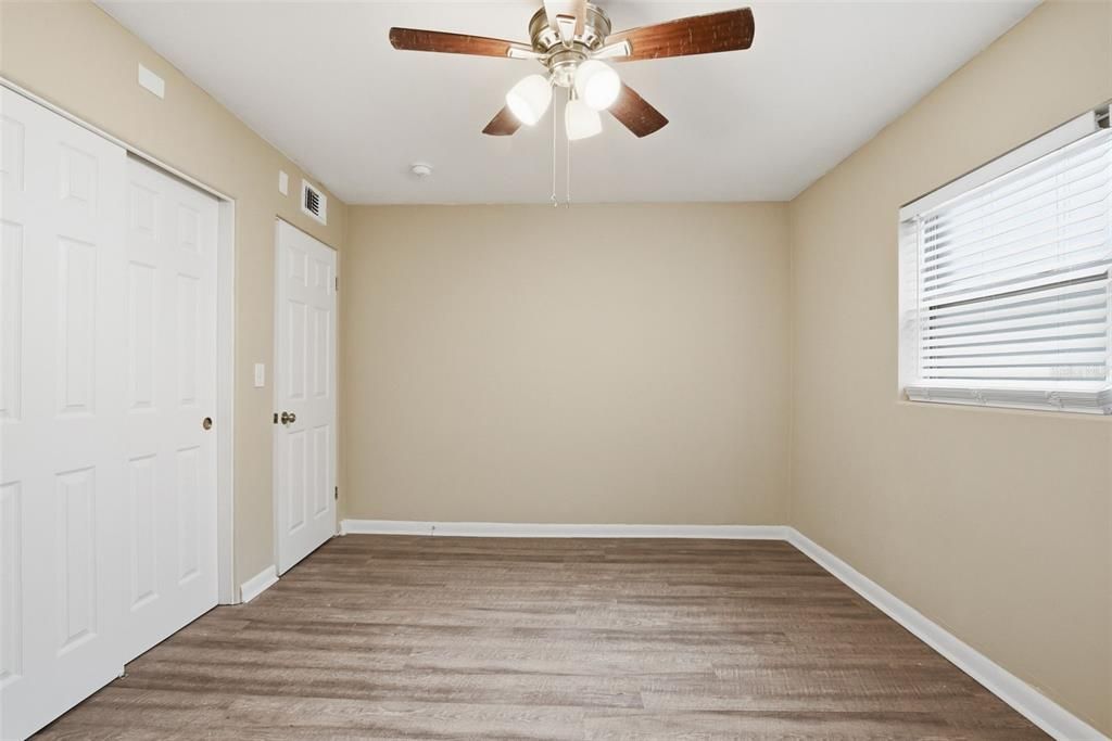 For Sale: $244,900 (5 beds, 2 baths, 2258 Square Feet)
